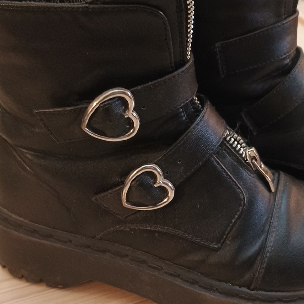 Hot Topic Black Combat Boots with Heart Details - Picture 2 of 6